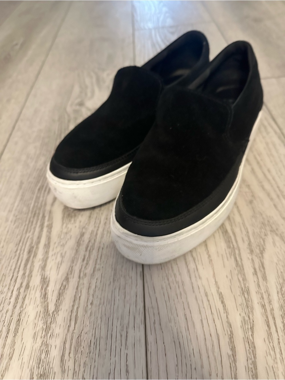 Like NEW Womenโs Black Slip-On Suede Uggs Casual Sneakers with White Sole